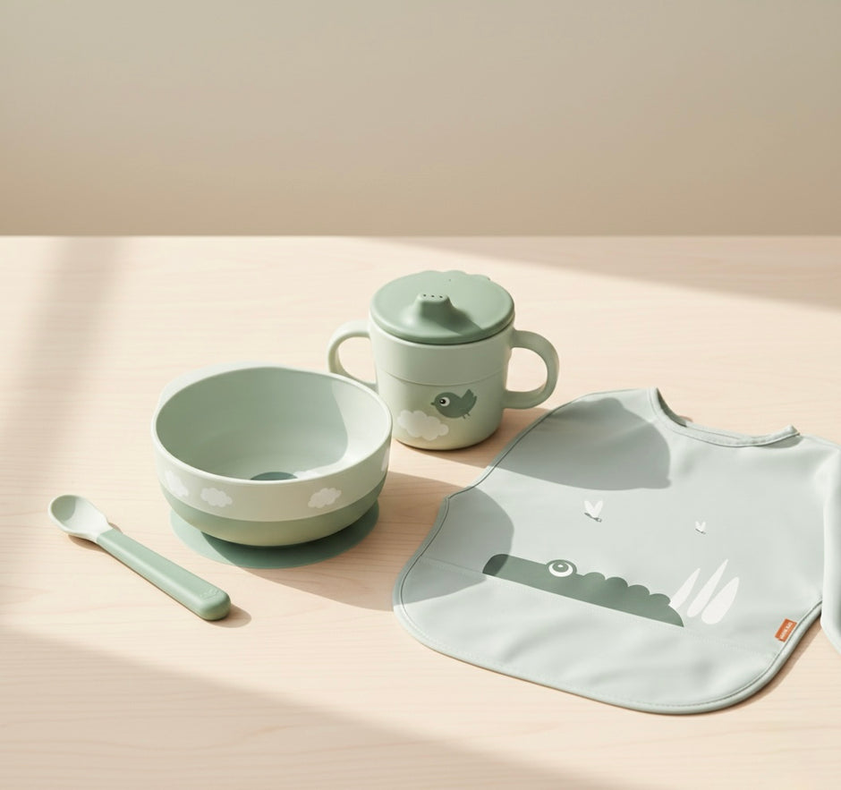 Baby Esslern-Set aus Silikon – Geschirr, Lätzchen & Becher