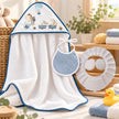 Baby Badeset in Blau mit Kapuzenhandtuch, Lätzchen und Badehut – 3-teiliges Badeset für Babys