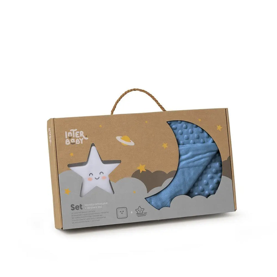 Baby Geschenkset mit blauer Kuscheldecke und Stern-Nachtlicht in Geschenkverpackung