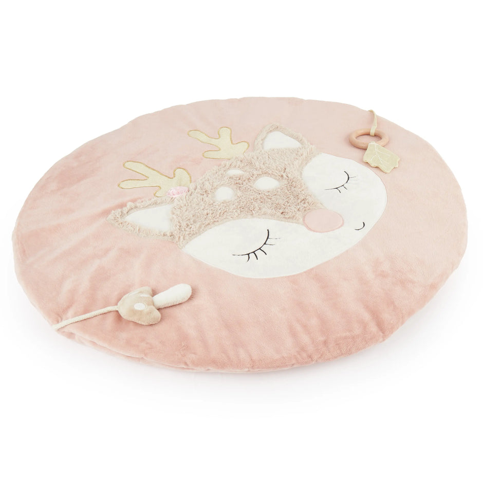 Runde Baby Spieldecke Reh Ella von Bieco in Seitenansicht – weiche rosa Krabbeldecke und Spielmatte mit sensorischen Spielelementen für Babys ab Geburt
