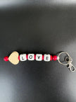Personalisierter Schlüsselanhänger mit LOVE Buchstaben und Holzherz in Rot – handgefertigter Herz Schlüsselanhänger von BabyLions®