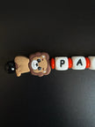 Detailansicht personalisierter BabyLions Schlüsselanhänger PAPA mit Löwen-Motiv und Buchstabenperlen