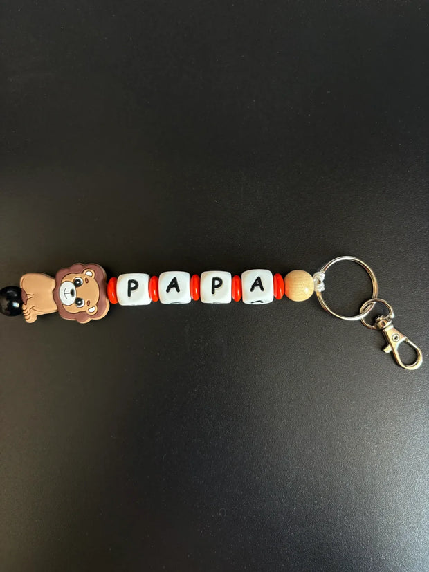 Personalisierter BabyLions Schlüsselanhänger PAPA mit Löwen-Motiv, Buchstabenperlen und Karabiner