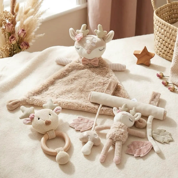 Bieco Baby Geschenkset Reh mit Greifling, Schmusetuch und Kinderwagen-Anhänger in Beige und Rosa