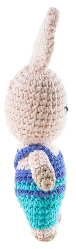 Crochi Hase gehäkelt 15 cm – Kuscheltier für Babys in der Seitenansicht