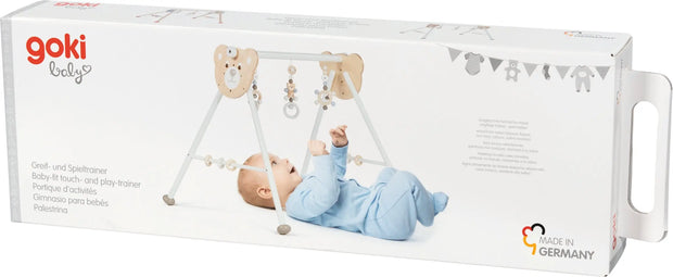 Goki Baby Fit Bar Spieltrapez aus Holz mit Spielanhängern in Originalverpackung