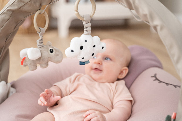 Hängespielzeug 2er Set Wally Happy Clouds von Done by Deer für Babyspielbogen