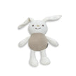 Beiges Hasen-Kuscheltier aus der Don Algodón Kollektion mit langen Schlappohren und cremeweißen Armen und Beinen – Teil des Baby Geschenksets mit Decke.