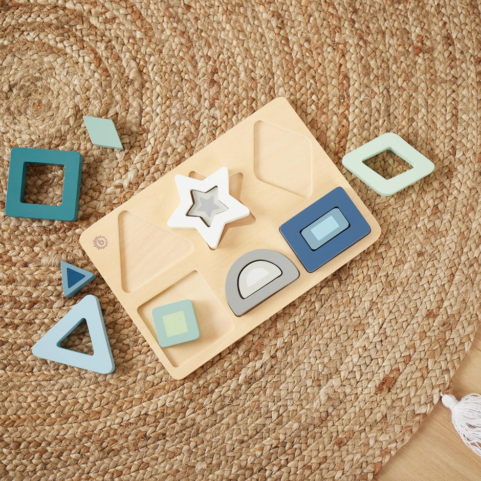 Bieco Holz Steckpuzzle mit geometrischen Formen im modernen Scandi-Design – Montessori Lernspielzeug aus Holz für Kinder ab 1 Jahr zur Förderung von Motorik, Formenverständnis und Feinmotorik