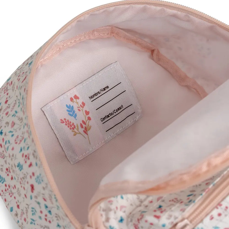 Innenansicht des Interbaby Kindergartenrucksacks Blumen Rosa mit Namensschild und großem Hauptfach