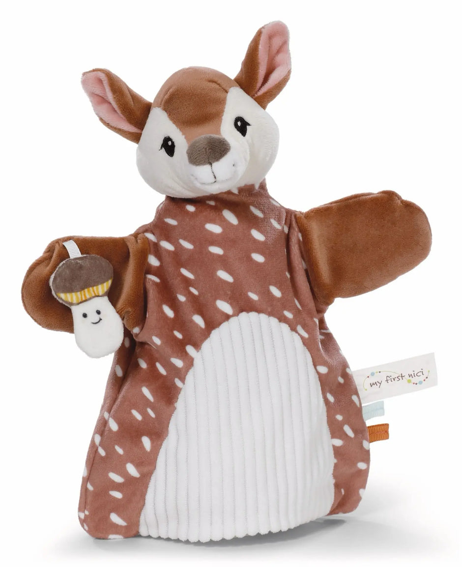 NICI Handpuppe Reh aus der My First NICI Kollektion in Braun mit weißen Punkten, weichem Bauch und kleinem Pilz.
