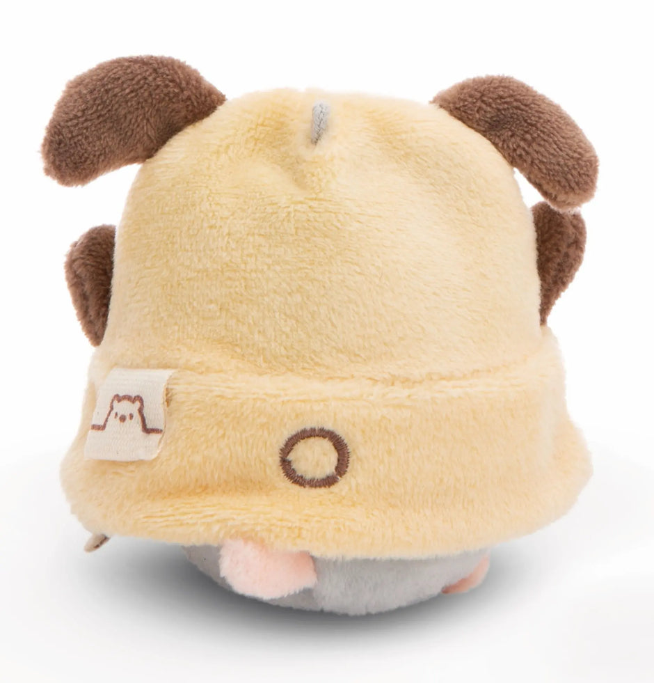 Rückansicht des NICI mymochi Hamsters Shai mit gelbem Plüschkostüm, braunen Hundeohren und kleiner Aufhängeschlaufe.