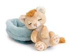 NICI Sleeping Pets Löwenbaby sitzt neben seinem hellblauen Plüschkörbchen und zeigt die beiden separat verwendbaren Teile.
