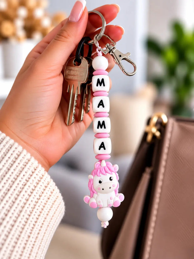 Personalisierter Schlüsselanhänger mit Namen MAMA und Einhorn-Motiv von BabyLions