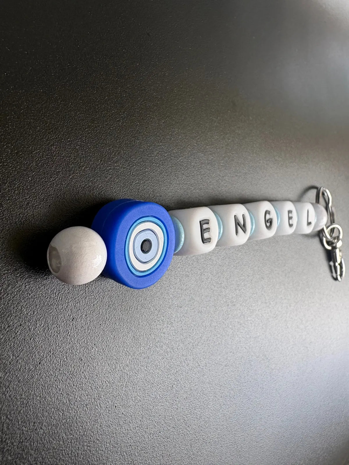 Personalisierter Schlüsselanhänger mit Namen und blauem Nazar Auge – handgefertigtes Geschenk mit Buchstabenperlen und Schlüsselring
