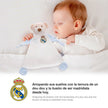 Baby mit Schmusetuch Real Madrid Kuscheltuch Bär blau weiß im Einsatz weich für Neugeborene Geschenkidee