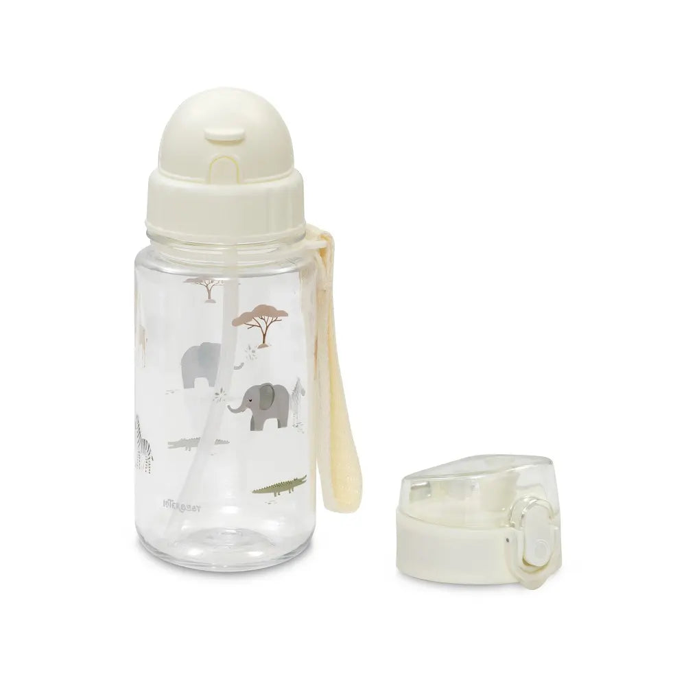 350 ml Tritan-Trinkflasche im cremefarbenen Safari-Design mit Strohhalmaufsatz und zusätzlichem Trinkverschluss.